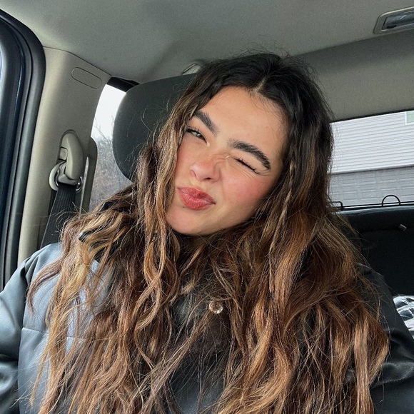 Profile Picture of Makena Vistine (@makenavistine) on Poshmark