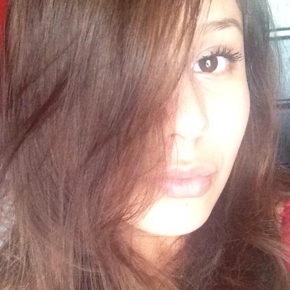 Profile Picture of Paola Cordova (@paola_95) on Poshmark