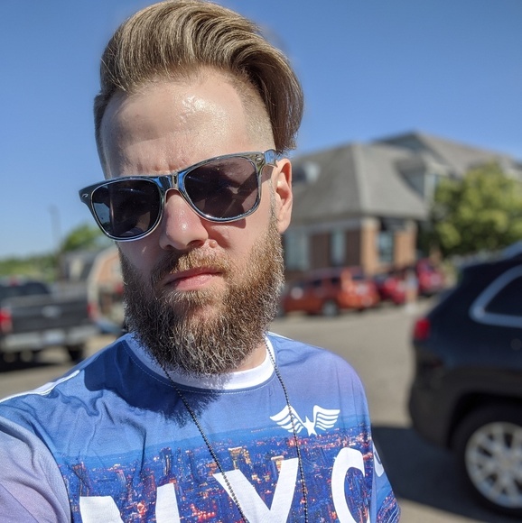 Profile Picture of Adam Saylor (@iplay5strings) on Poshmark