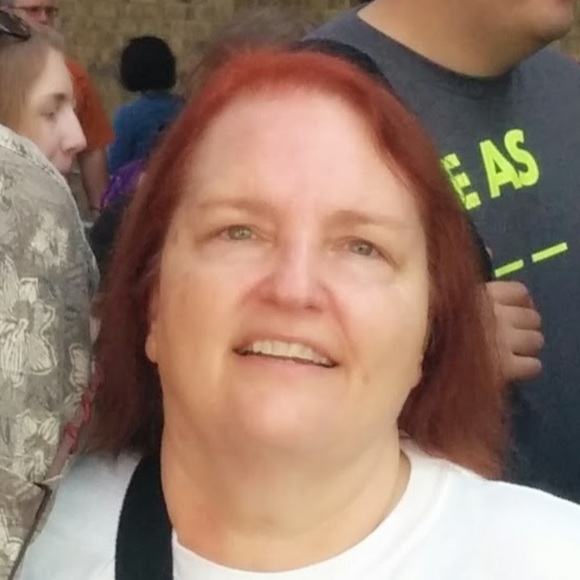 Profile Picture of Vicki Powers (@vickip53) on Poshmark