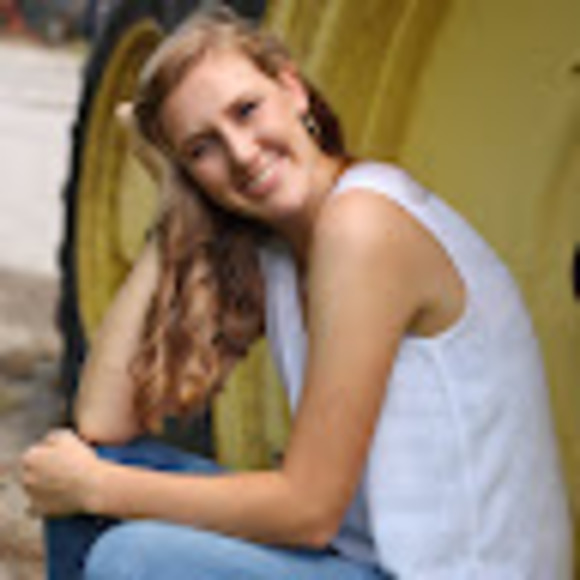 Profile Picture of Alexis Schrader (@schraderalexis3) on Poshmark