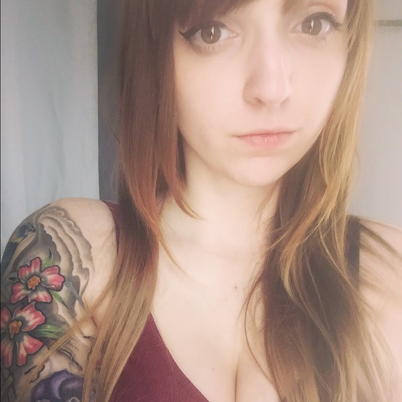 Profile Picture of Racheal Gilmer (@rayelaine1721) on Poshmark