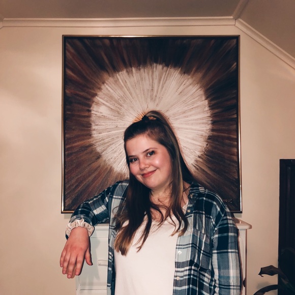 Profile Picture of Lauren Mawhinney (@laurenmn2656) on Poshmark