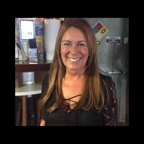 Profile Picture of Amanda Chambers (@amandachambe505) on Poshmark