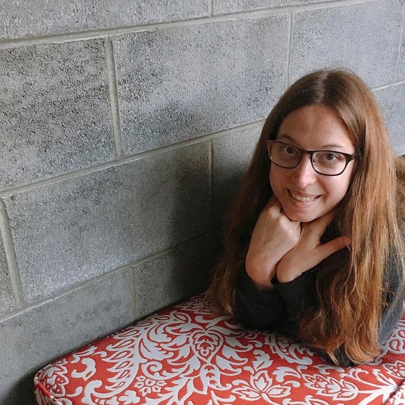 Profile Picture of Maya rose Weiss (@mayarose000) on Poshmark