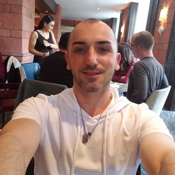 Profile Picture of Edvin Azarian (@edvin1981) on Poshmark