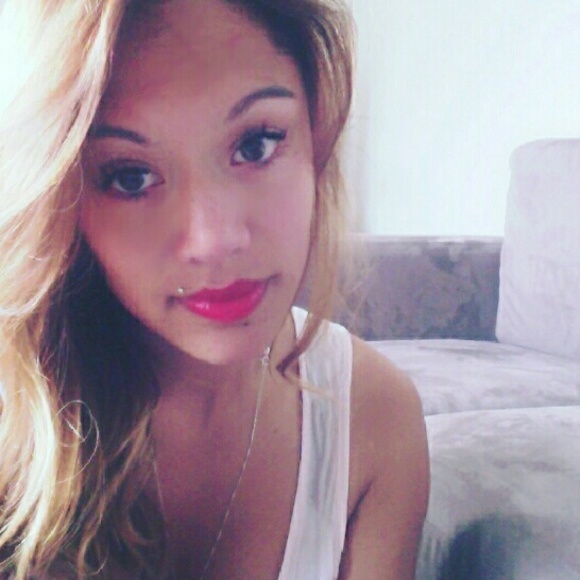 Profile Picture of Joleen Wampler-kendall (@joleenwk) on Poshmark