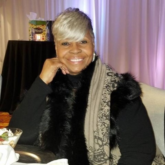 Profile Picture of Jeannie Slyvester- pearson (@jeaniepearson) on Poshmark