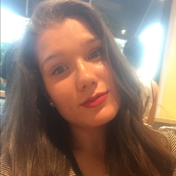 Profile Picture of Alicia Ogard (@alicinor27) on Poshmark
