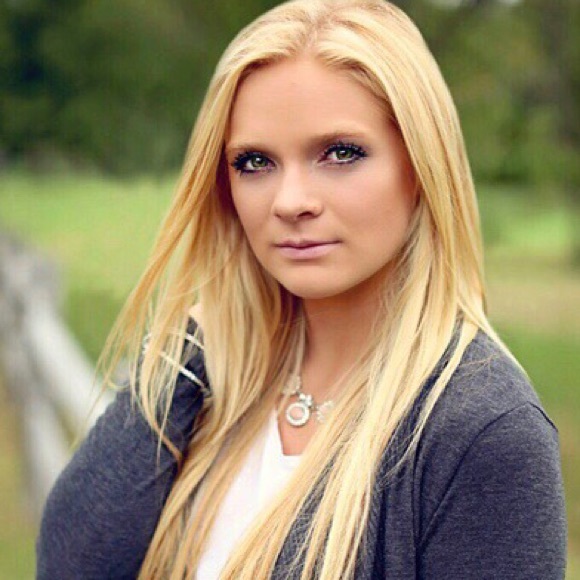 Profile Picture of Marissa Staiger (@mmstaiger) on Poshmark