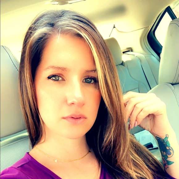 Profile Picture of Jacklyn Sefcik (@jacklynsefcik) on Poshmark