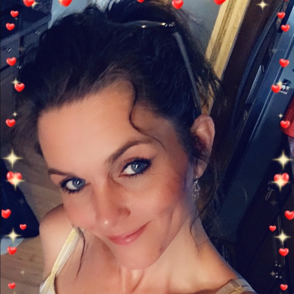 Profile Picture of Crystal Murdock (@crystalrae0801) on Poshmark