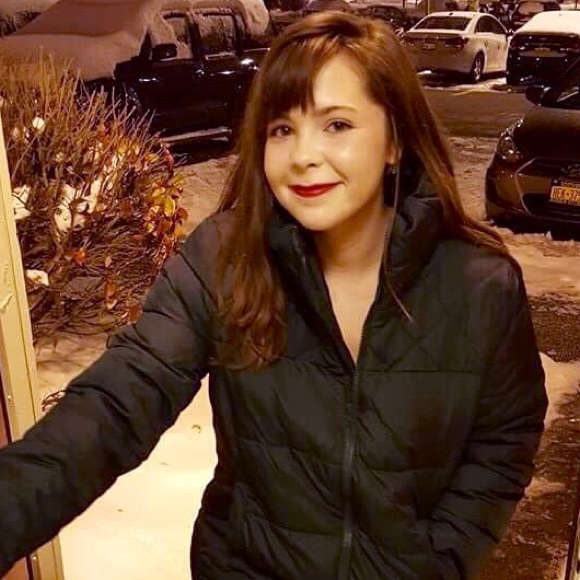 Profile Picture of Alexis Apollonio (@aapollo) on Poshmark