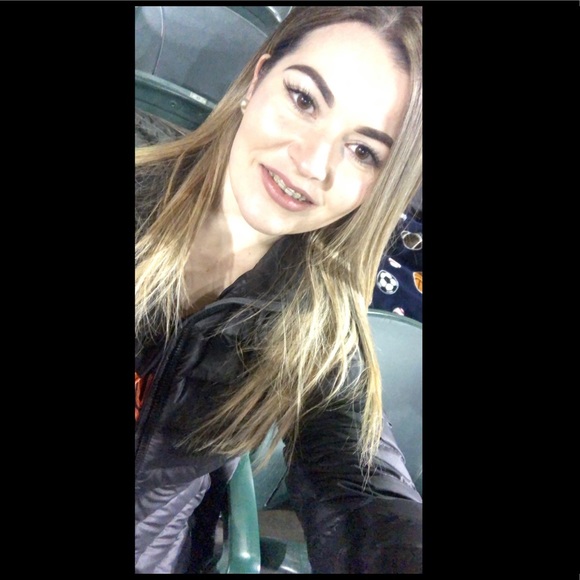 Profile Picture of Paola Murrieta (@pmurriet) on Poshmark