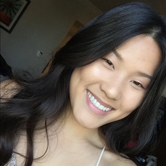 Profile Photo of Amy Yu (@amyluvsyu) on Poshmark