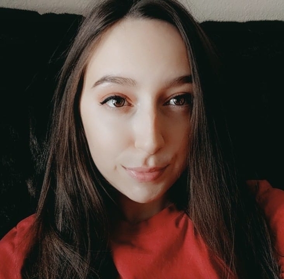 Profile Picture of Clarissa Gibson (@clarissa_gibson) on Poshmark