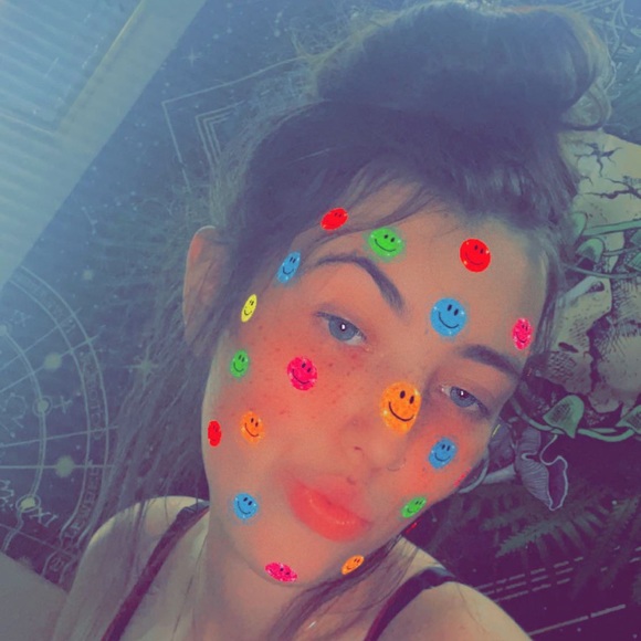 Profile Picture of Hailey Moore (@haileymoore919) on Poshmark
