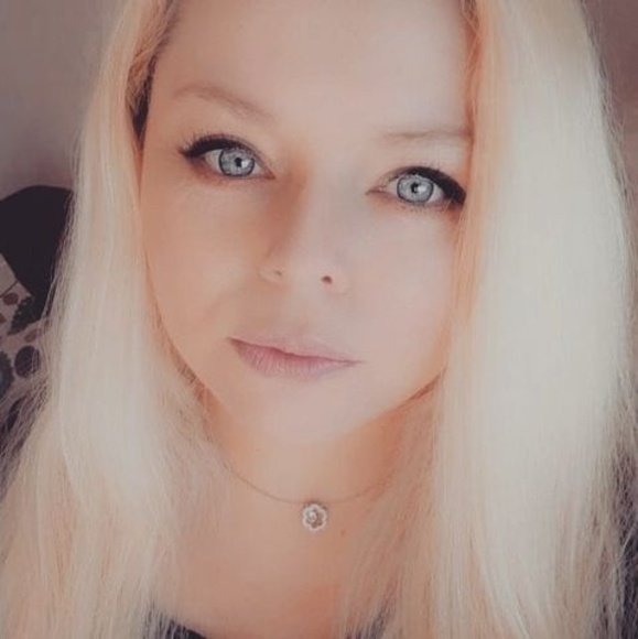 Profile Picture of Melody Harp (@melodyharp) on Poshmark