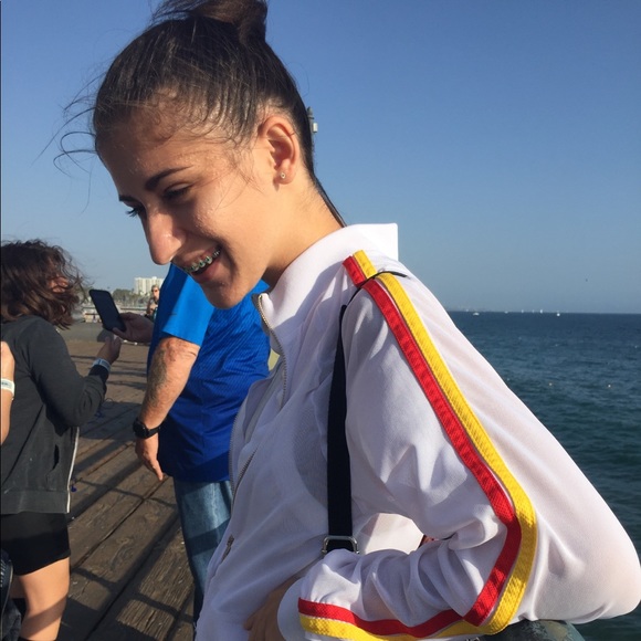 Profile Picture of Holly Trojanowski (@holster0507) on Poshmark