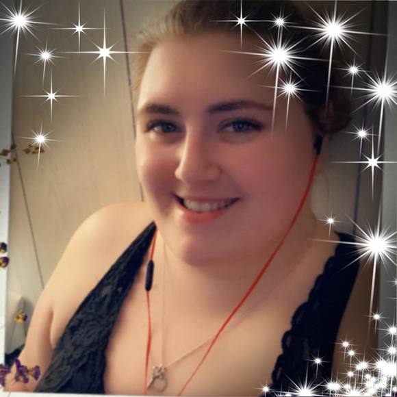 Profile Picture of Julia Potter (@jewels679) on Poshmark