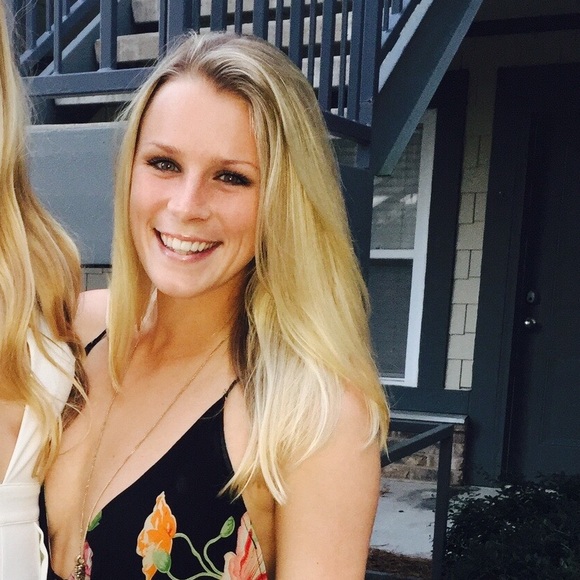 Profile Picture of Iris Dayton (@irisdayton13) on Poshmark