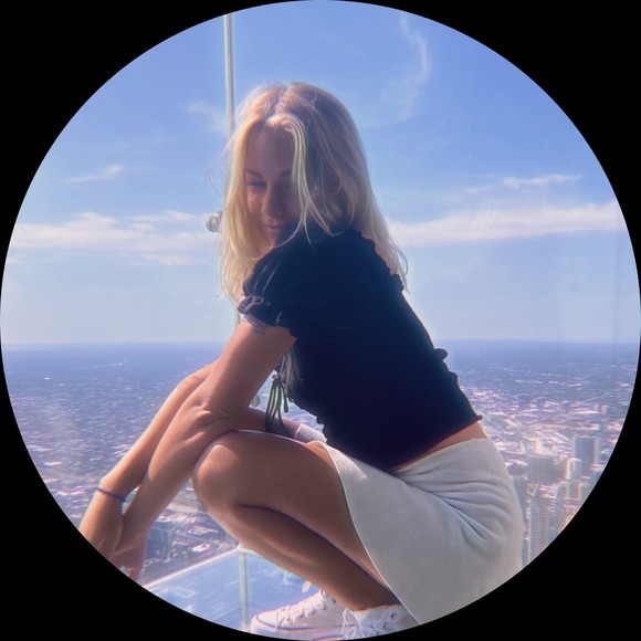 Profile Picture of Madeline Mcgee (@madiilenna) on Poshmark