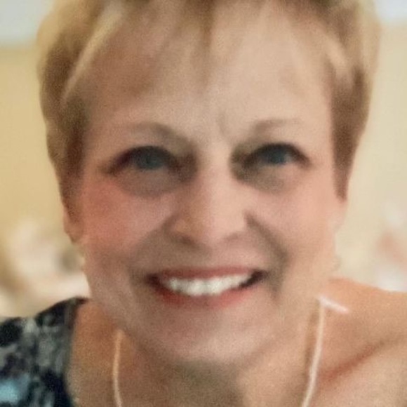 Profile Picture of Deborah Udovic (@deborahudovic) on Poshmark