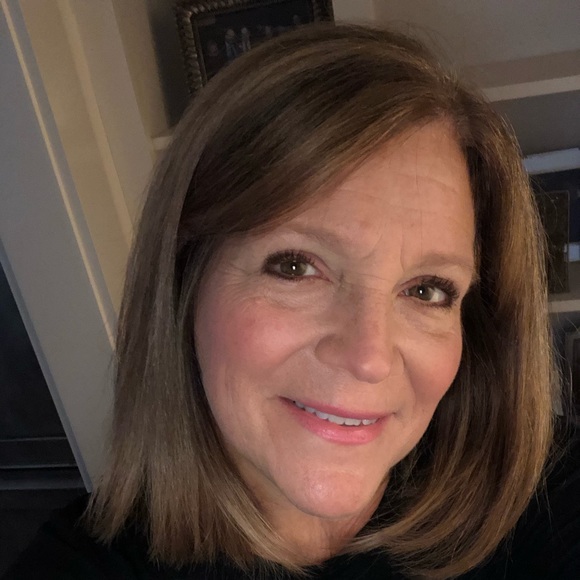 Profile Picture of Beth Boguski (@babz7) on Poshmark