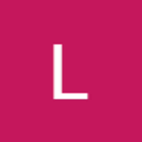 Profile Picture of Laura Wolfgram (@laurakwolfgram) on Poshmark