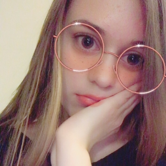 Profile Picture of Emma Autenrieth (@emmaaaagraceee) on Poshmark