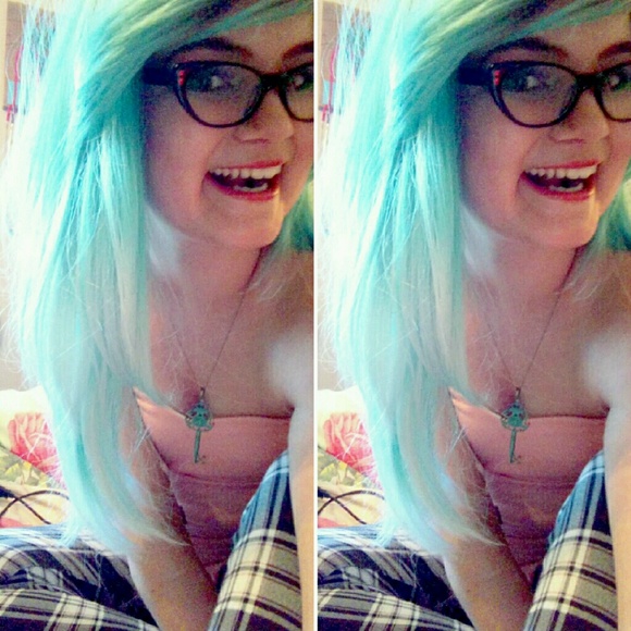 Profile Picture of Amber Pflughoeft (@amberpflughoeft) on Poshmark