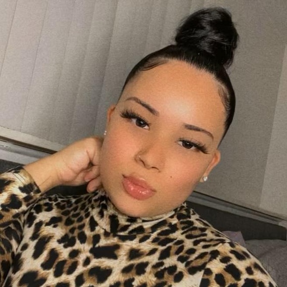 Profile Picture of Taryn Patterson (@taryn1027) on Poshmark