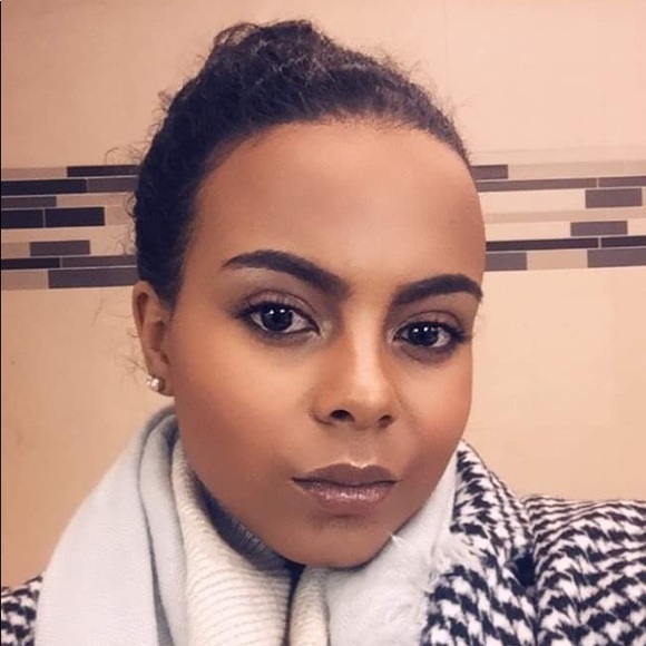 Profile Picture of Inku Tamane (@inkutamane) on Poshmark