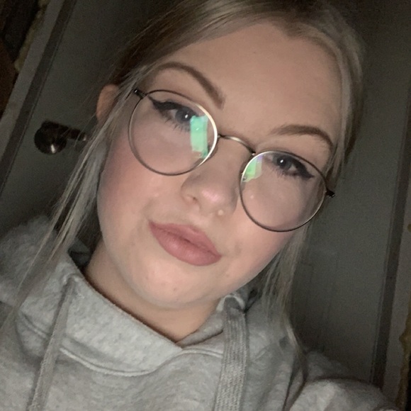 Profile Picture of Tara Cash (@taracash131) on Poshmark