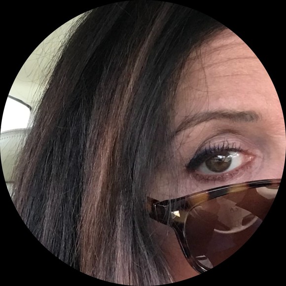 Profile Picture of Lisa Camuso (@gogetmgidget) on Poshmark