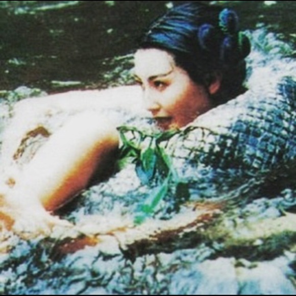 Profile Picture of Maya D (@mayita_louise) on Poshmark