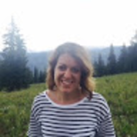 Profile Picture of Sarah Struebing (@sarah_struebing) on Poshmark