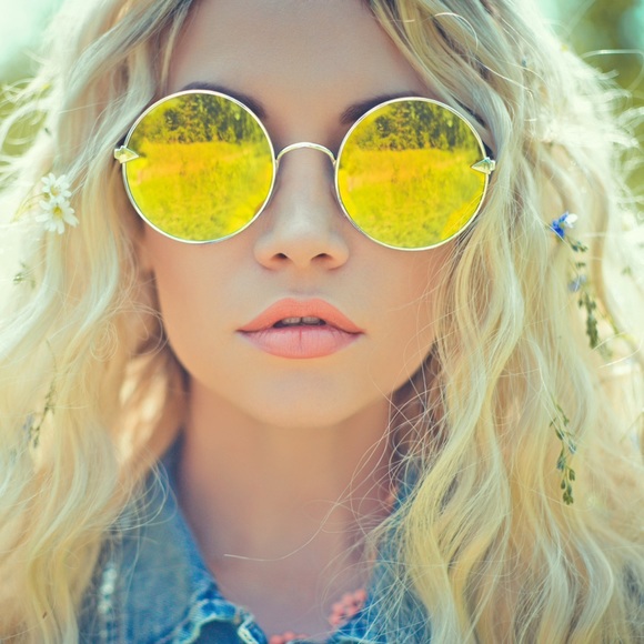 Profile Picture of Meghann Sarsfield (@darkwingsvtg) on Poshmark