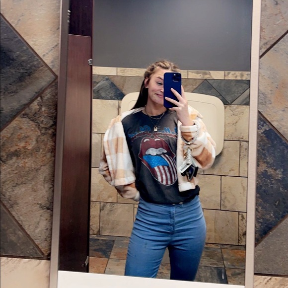 Profile Picture of Rosalynn Jordan (@rosalynn_jordan) on Poshmark