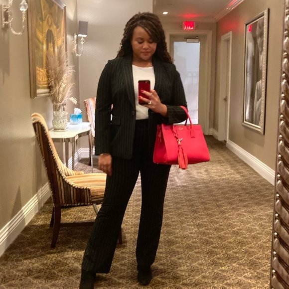 Profile Picture of Raven Linnette (@thtssoraven13) on Poshmark