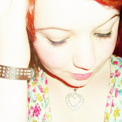 Profile Picture of Josie Foster (@TheFabulousGal) on Youtube