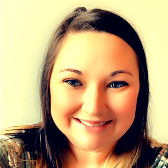 Profile Picture of Ashley Lenser (@ashley_lenser) on Poshmark