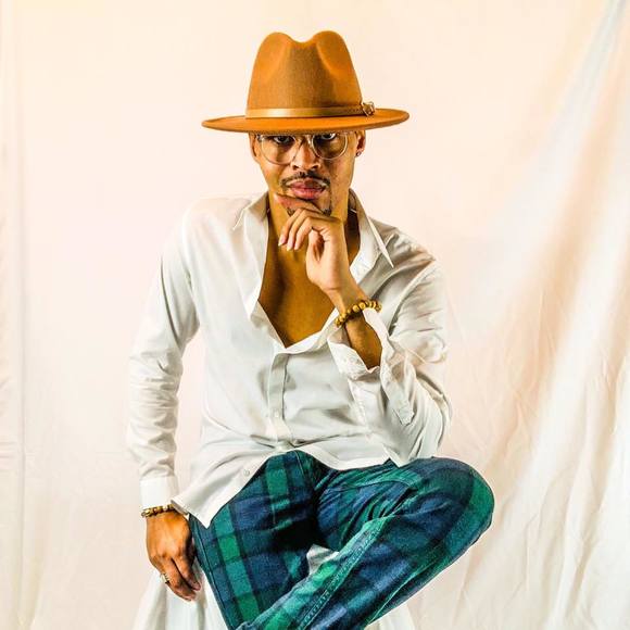 Profile Picture of Shawn Holmes (@vagastylz) on Poshmark