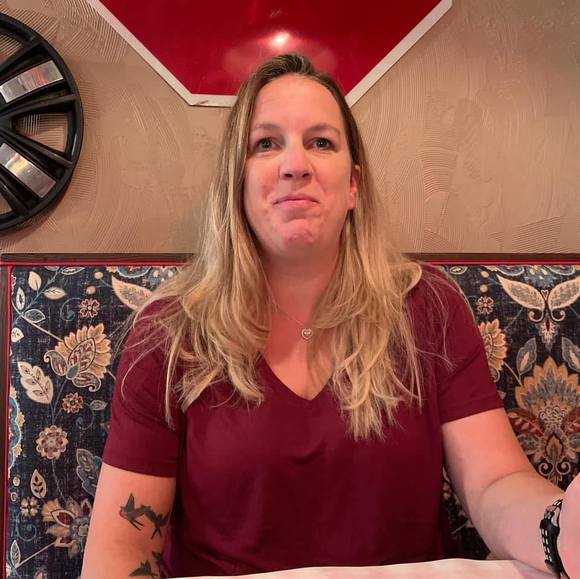 Profile Picture of Tami Buresch (@tamboozle) on Poshmark