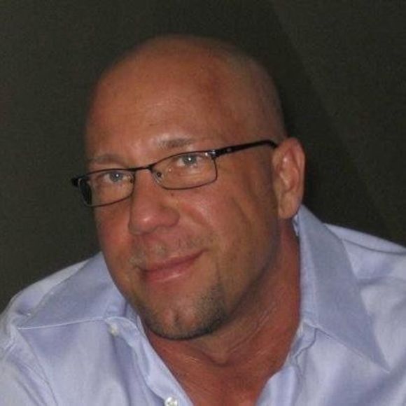 Profile Picture of Tim Douros (@timdouros) on Poshmark