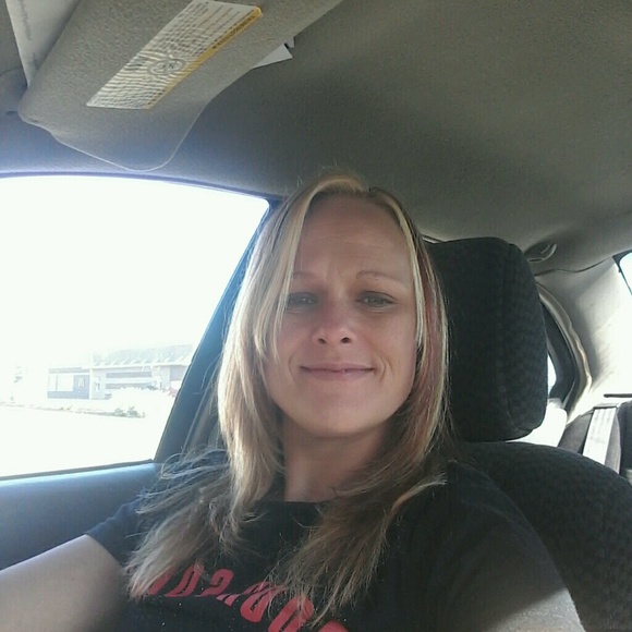 Profile Picture of Trisha Barnett (@trishadean3) on Poshmark