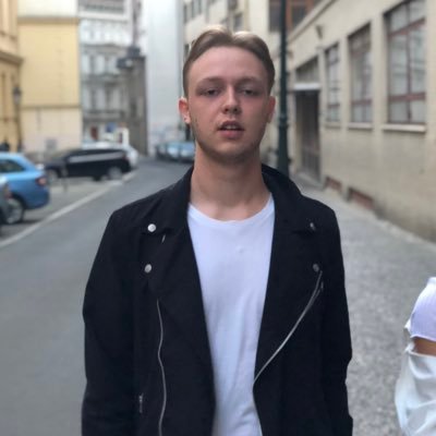 Profile Picture of CarloDeRosaBallinger (@CarloDeRosa9) on Twitter