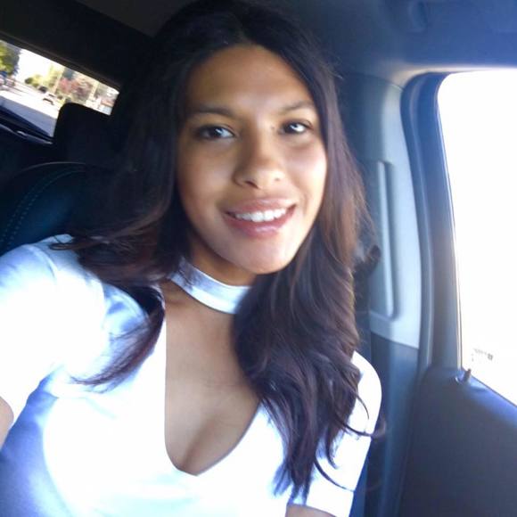 Profile Picture of Olivia Landers (@olivia_landers) on Poshmark