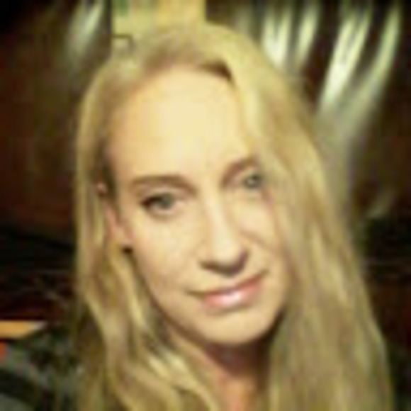 Profile Picture of Dawn Barbey (@dawnbarbey) on Poshmark