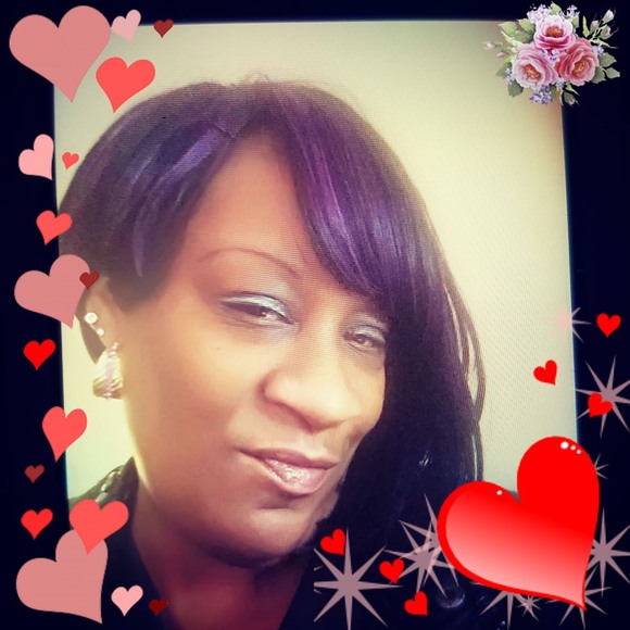 Profile Picture of Carol Booker (@carolbook67) on Poshmark